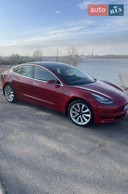 Седан Tesla Model 3 2019 в 
