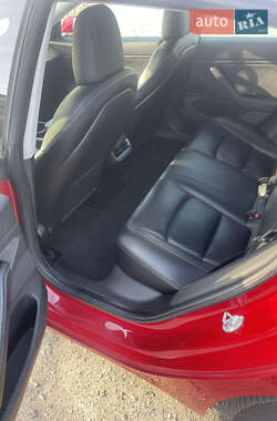 Седан Tesla Model 3 2019 в 