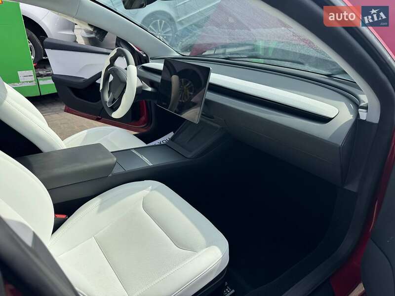 Седан Tesla Model 3 2024 в Львове