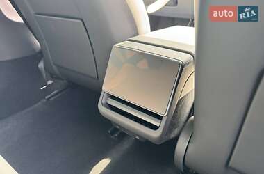 Седан Tesla Model 3 2024 в 