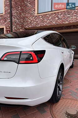 Седан Tesla Model 3 2020 в 