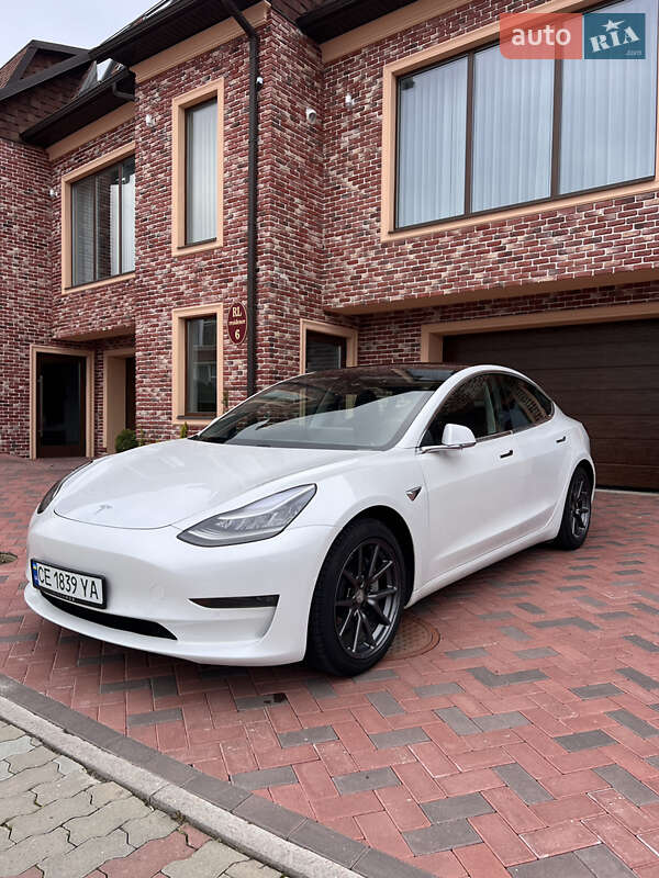 Седан Tesla Model 3 2020 в 
