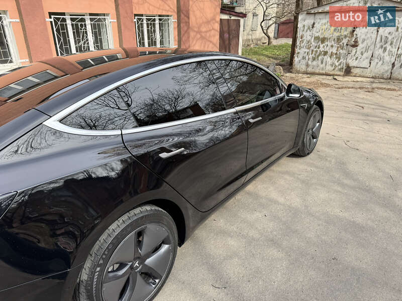 Седан Tesla Model 3 2019 в Киеве