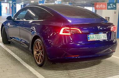 Седан Tesla Model 3 2022 в 