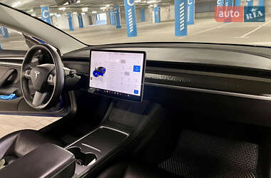 Седан Tesla Model 3 2022 в 
