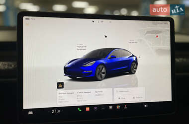 Седан Tesla Model 3 2022 в 