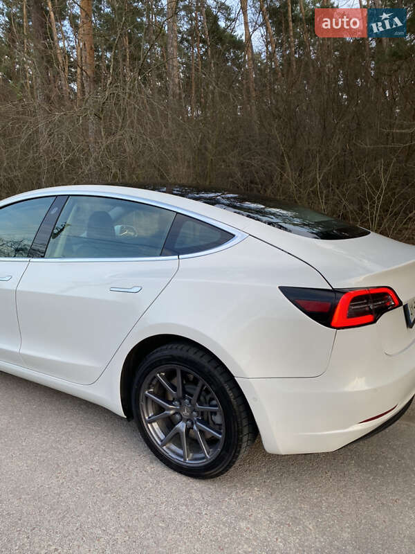 Седан Tesla Model 3 2019 в Житомире