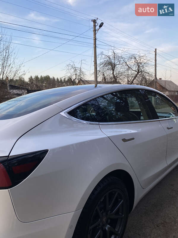 Седан Tesla Model 3 2019 в Житомире