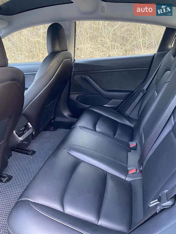 Седан Tesla Model 3 2019 в Житомире