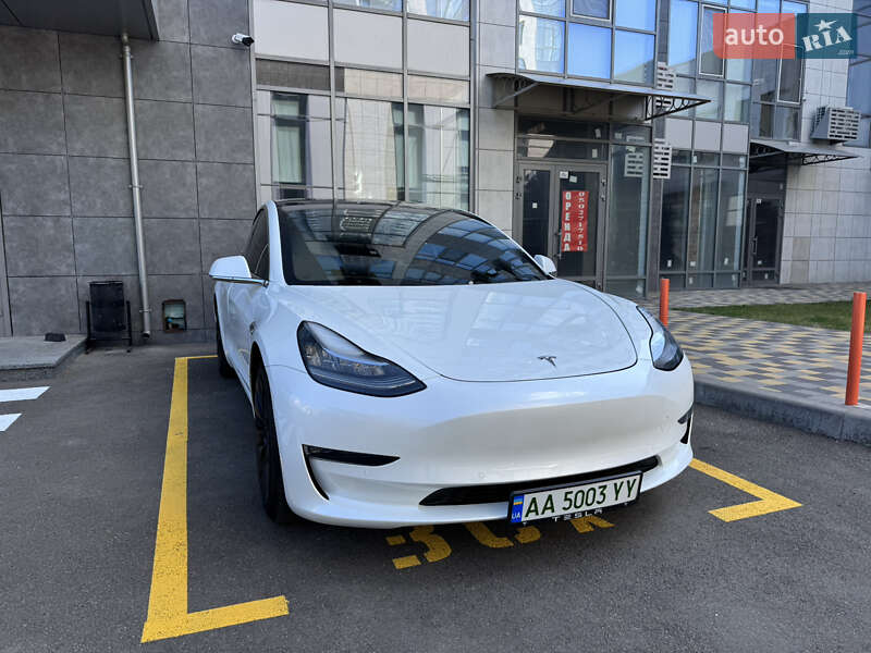 Седан Tesla Model 3 2020 в Києві