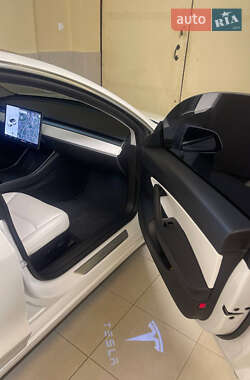 Седан Tesla Model 3 2020 в 