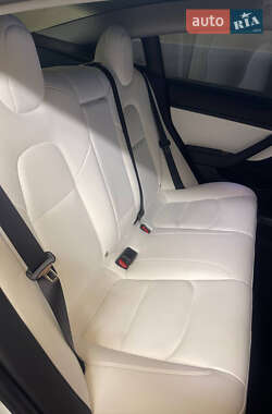 Седан Tesla Model 3 2020 в 