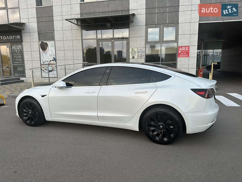 Седан Tesla Model 3 2020 в Києві
