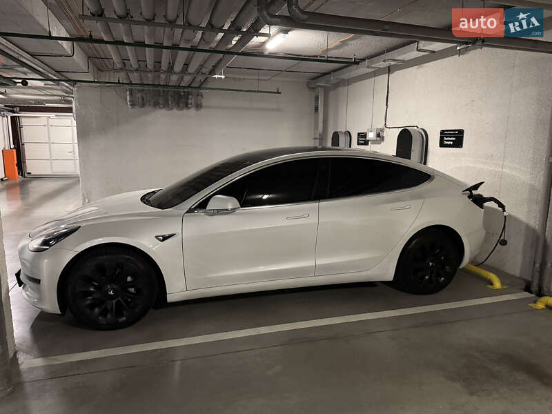Седан Tesla Model 3 2020 в Києві