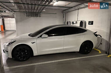 Седан Tesla Model 3 2020 в 