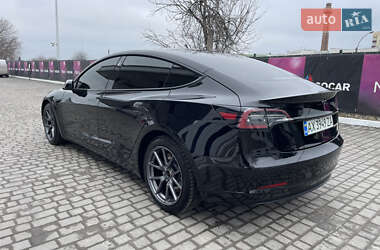 Седан Tesla Model 3 2021 в 