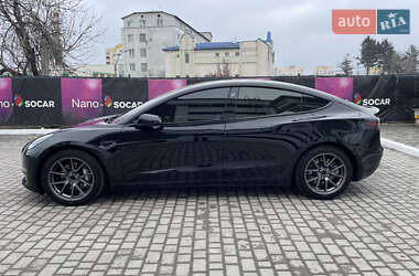 Седан Tesla Model 3 2021 в 