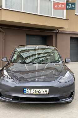Седан Tesla Model 3 2023 в 