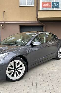 Седан Tesla Model 3 2023 в 