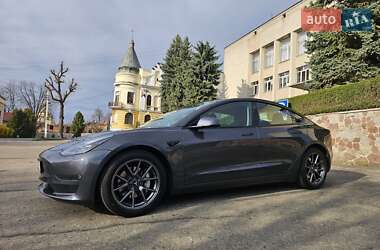 Седан Tesla Model 3 2021 в 