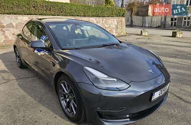 Седан Tesla Model 3 2021 в 