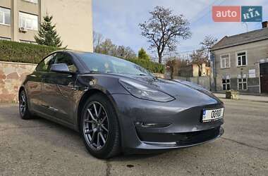 Седан Tesla Model 3 2021 в 