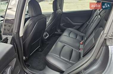 Седан Tesla Model 3 2021 в 