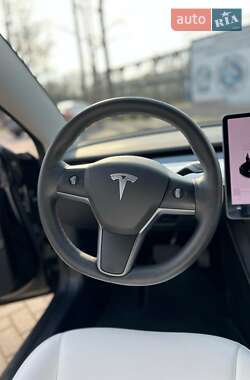 Седан Tesla Model 3 2021 в 