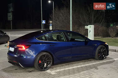 Седан Tesla Model 3 2024 в 