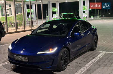 Седан Tesla Model 3 2024 в 