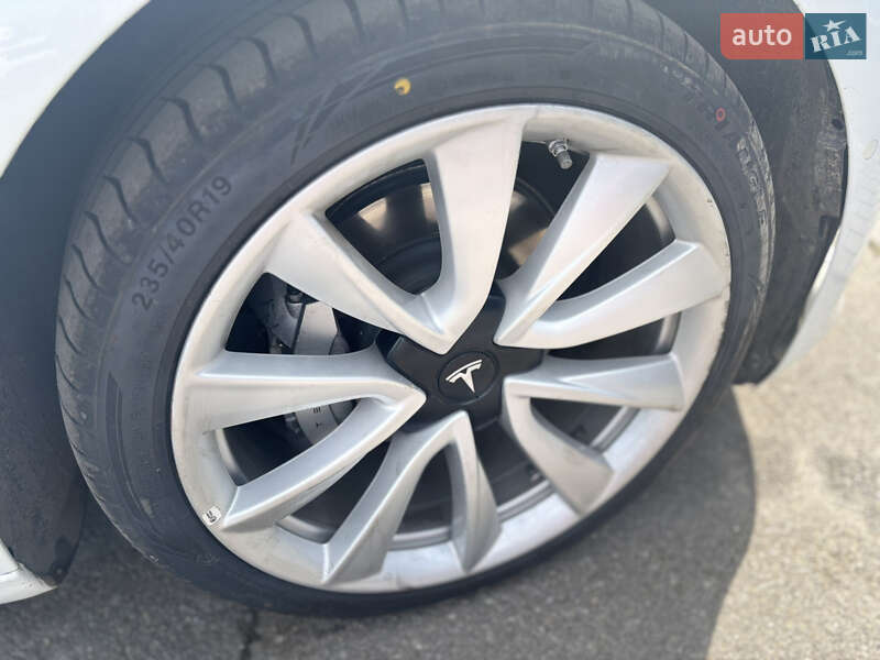 Седан Tesla Model 3 2020 в Хмельницком