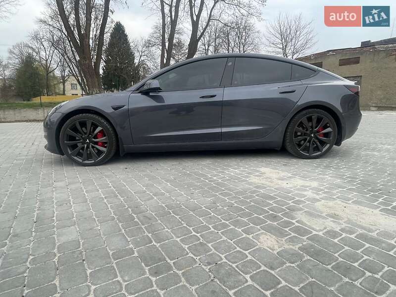 Седан Tesla Model 3 2019 в Львове