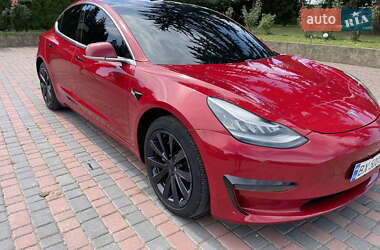 Седан Tesla Model 3 2018 в Чернівцях