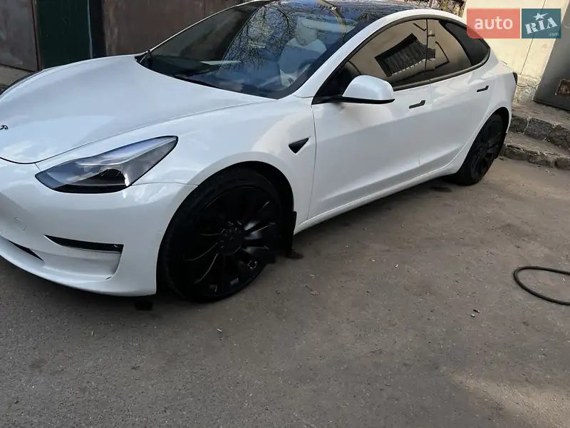 Седан Tesla Model 3 2022 в 
