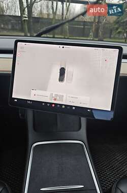 Седан Tesla Model 3 2018 в 