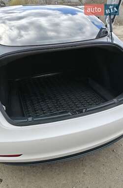 Седан Tesla Model 3 2018 в 