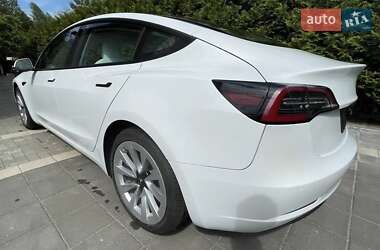 Седан Tesla Model 3 2022 в 