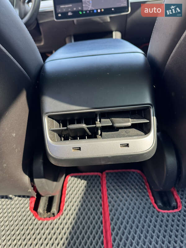 Седан Tesla Model 3 2019 в Тернополі