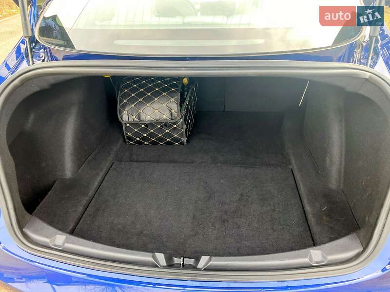 Седан Tesla Model 3 2018 в Киеве