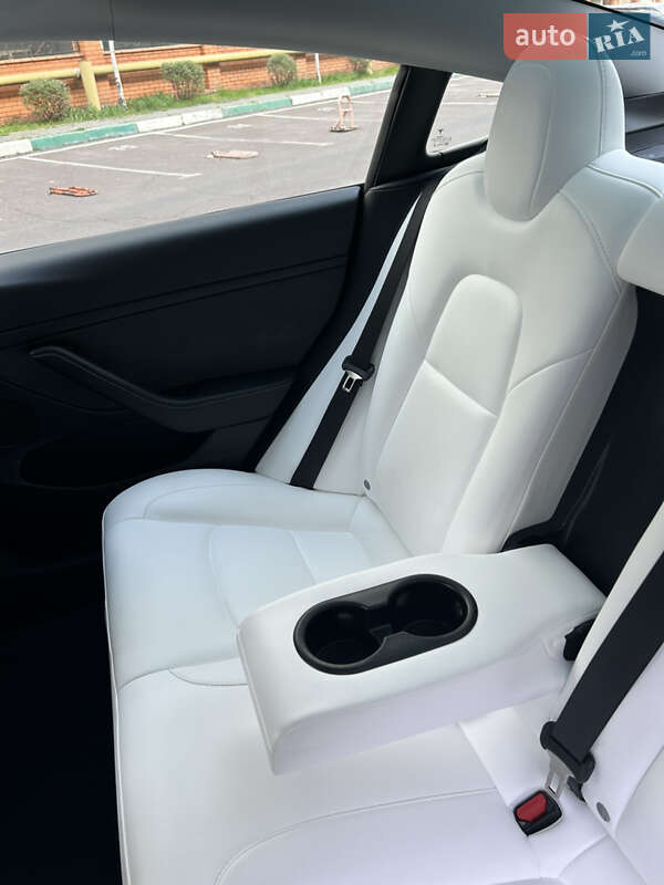 Седан Tesla Model 3 2023 в Одессе