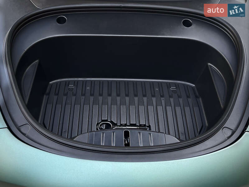 Седан Tesla Model 3 2023 в Одессе