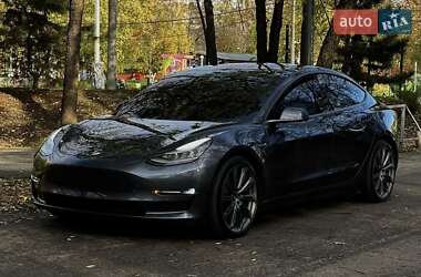 Седан Tesla Model 3 2023 в 
