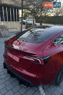 Седан Tesla Model 3 2024 в 