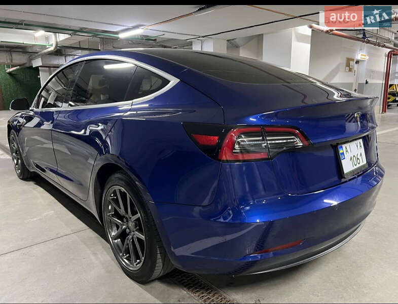 Седан Tesla Model 3 2020 в Шостці