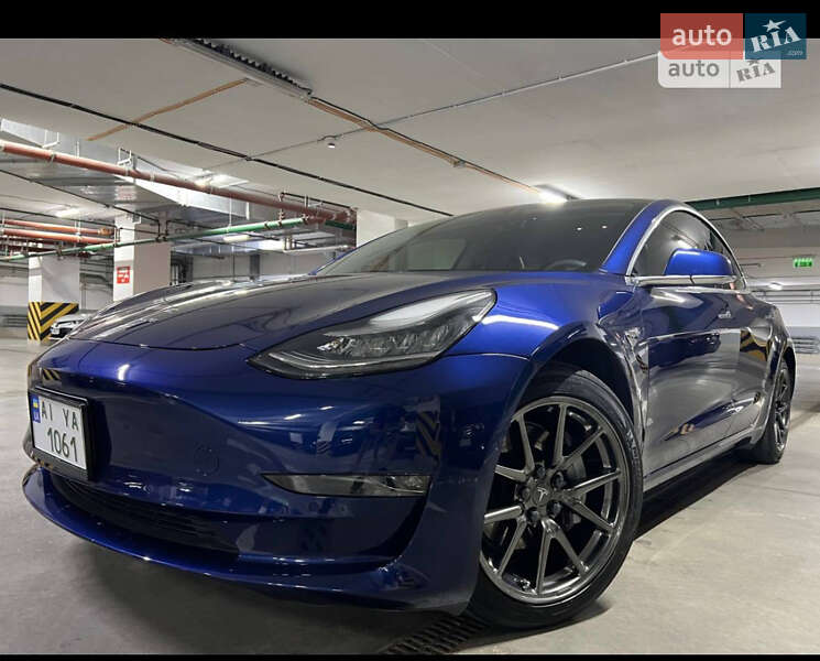 Седан Tesla Model 3 2020 в Шостці
