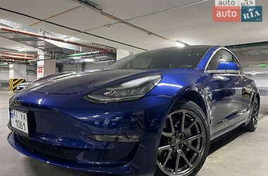 Седан Tesla Model 3 2020 в 