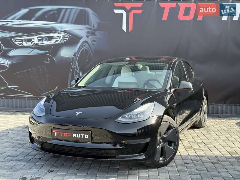 Седан Tesla Model 3 2023 в Львові