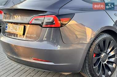 Седан Tesla Model 3 2021 в 