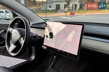 Седан Tesla Model 3 2021 в 