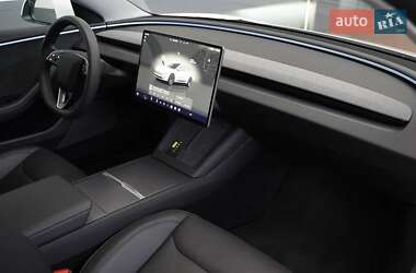 Седан Tesla Model 3 2024 в 